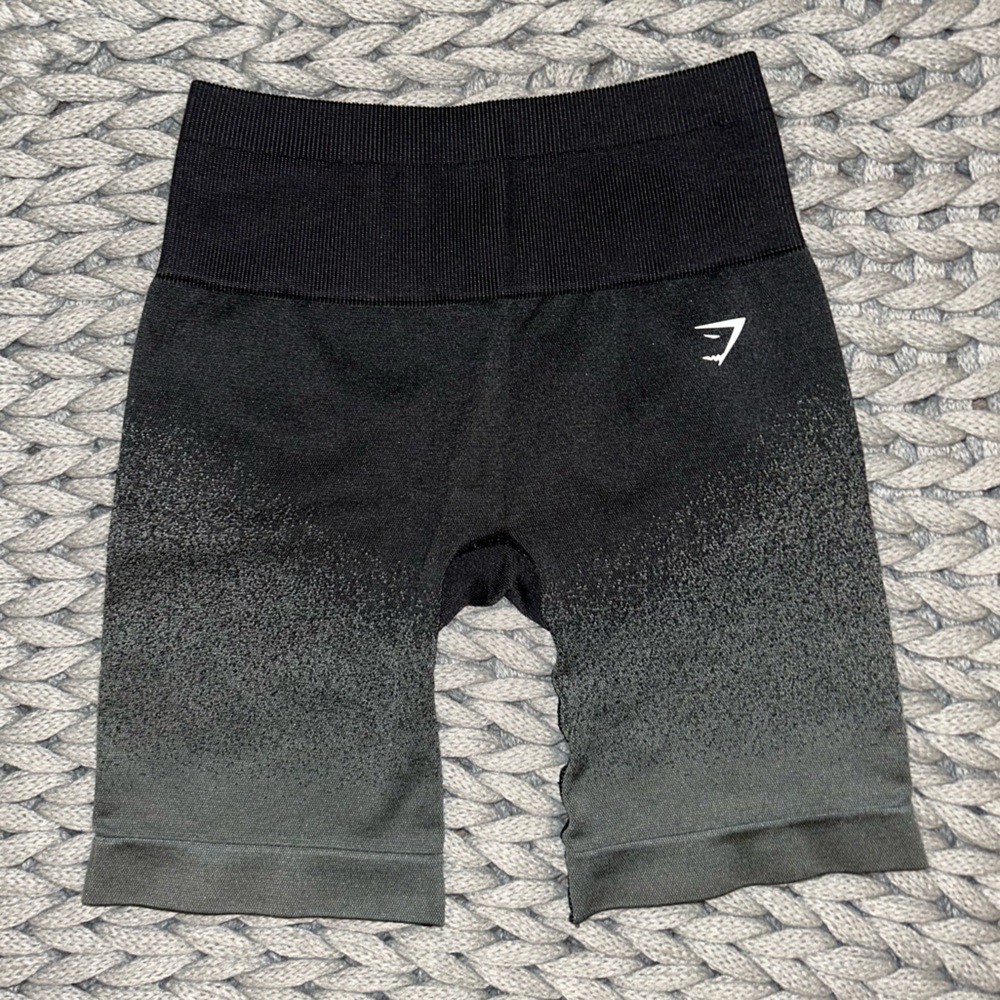 GYM SHARK// xs/ black and grey